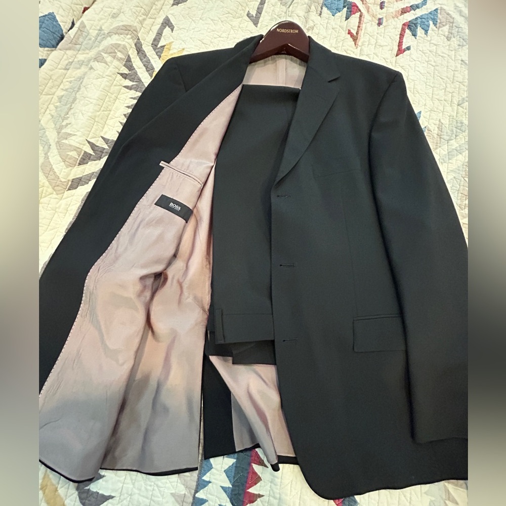 Hugo Boss 40R Black Virgin Wool Suit